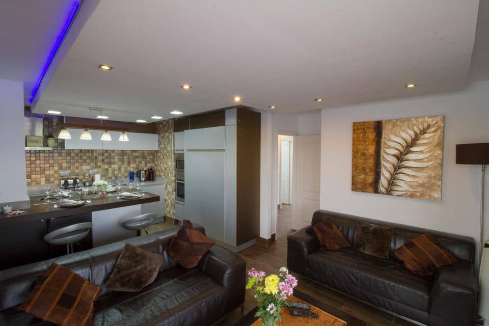 Day, Living room, Dining area