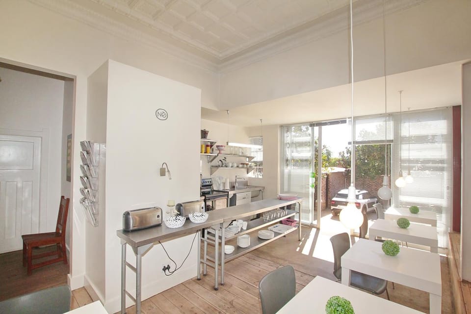 Restaurant/places to eat, Coffee/tea facilities, Kitchen or kitchenette, Breakfast