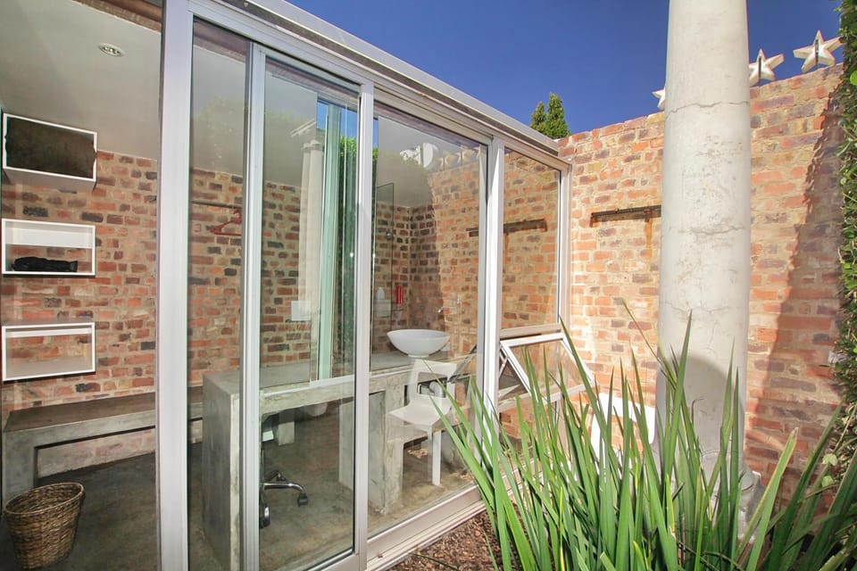 Shower, Toilet, Day, Bathroom, Other, Garden view