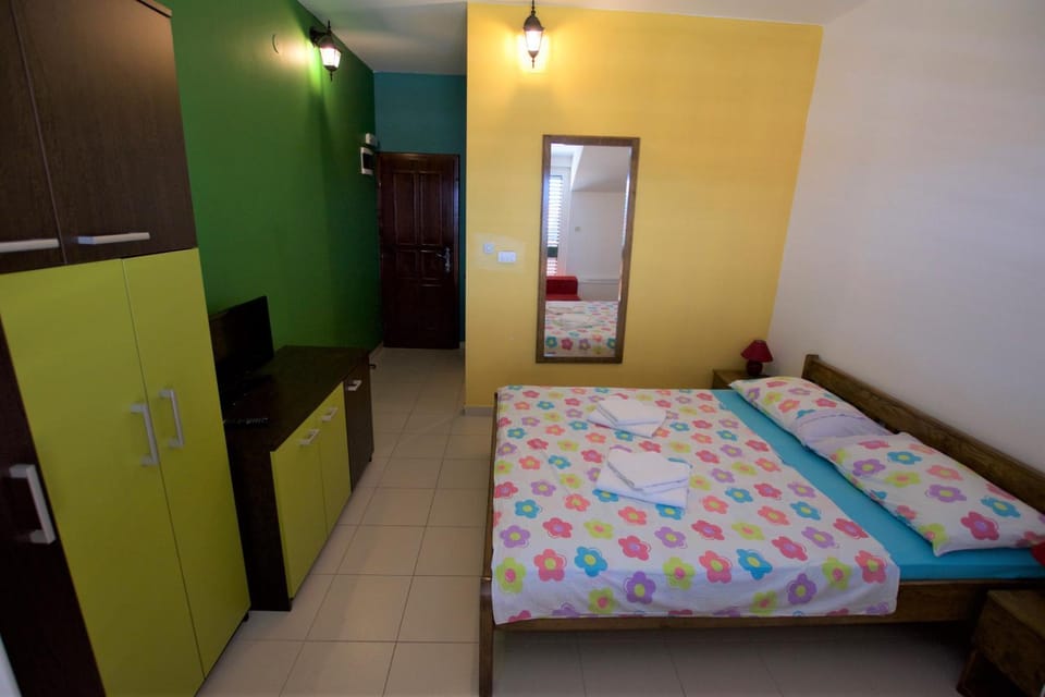 Bed, Photo of the whole room