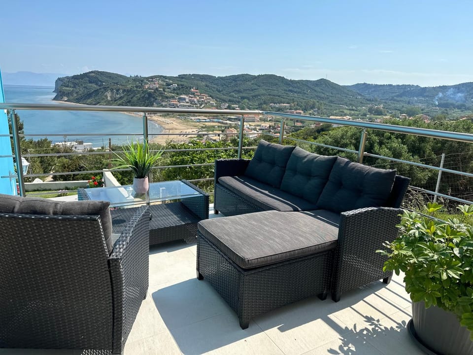 View (from property/room), Balcony/Terrace, Mountain view, Sea view