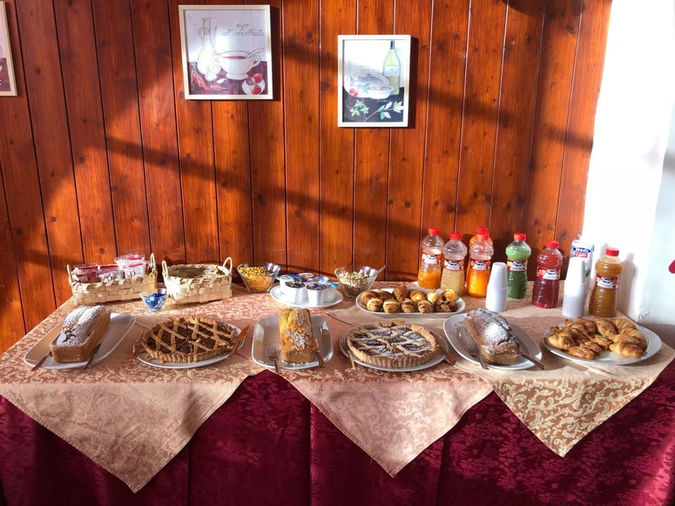 Buffet breakfast, Italian breakfast