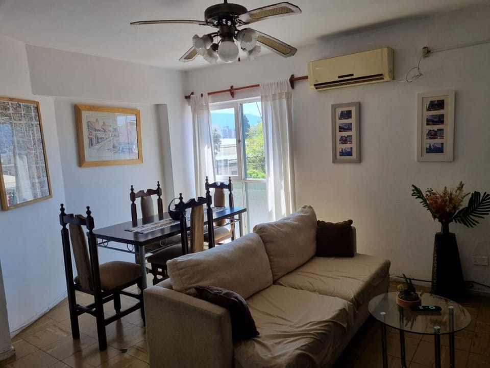 Seating area, Dining area, air conditioner