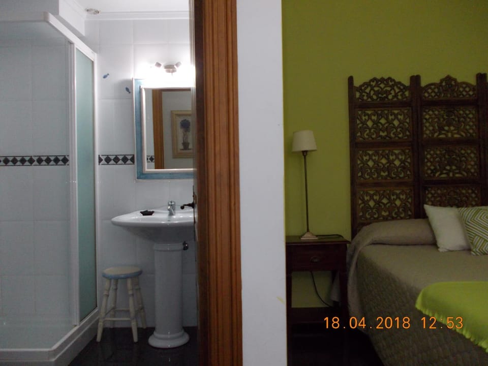 Bed, Bathroom