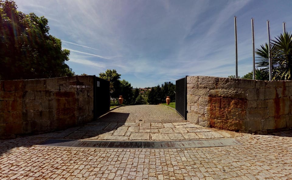 Facade/entrance, Landmark view