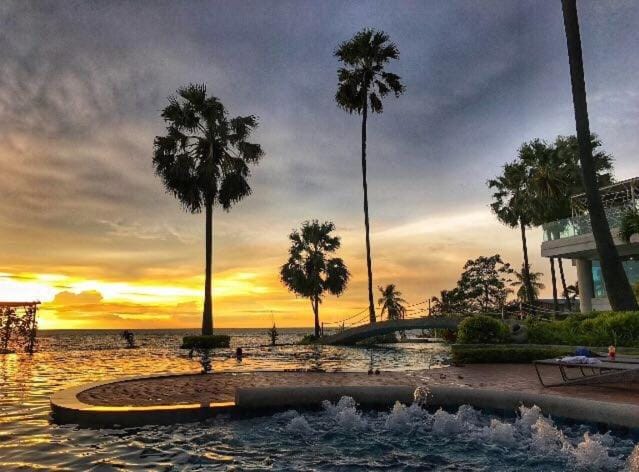 The Palm Beach Front Apartment in Pattaya City
