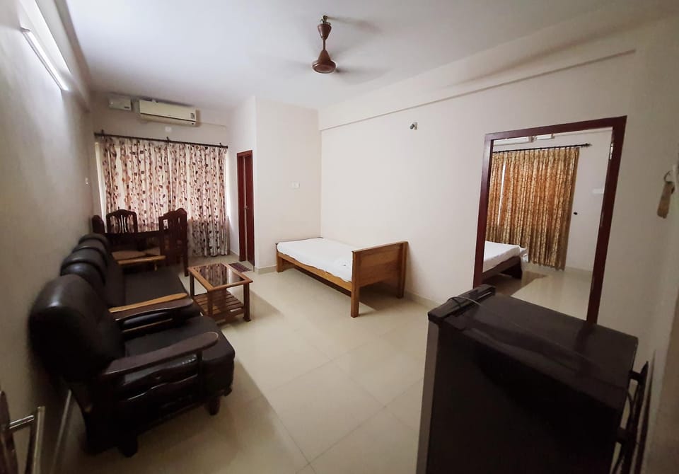 Communal lounge/ TV room, Bed, TV and multimedia, Living room, Photo of the whole room, Seating area, Evening entertainment, Bedroom, air conditioner