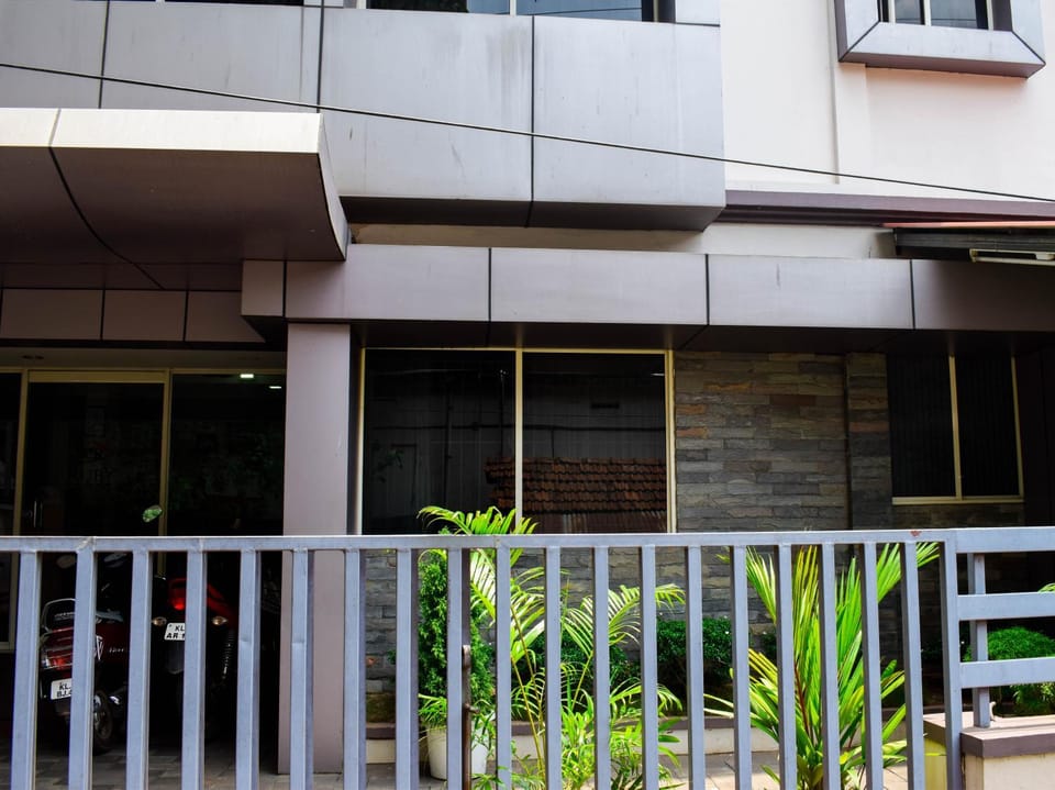 Facade/entrance, Balcony/Terrace