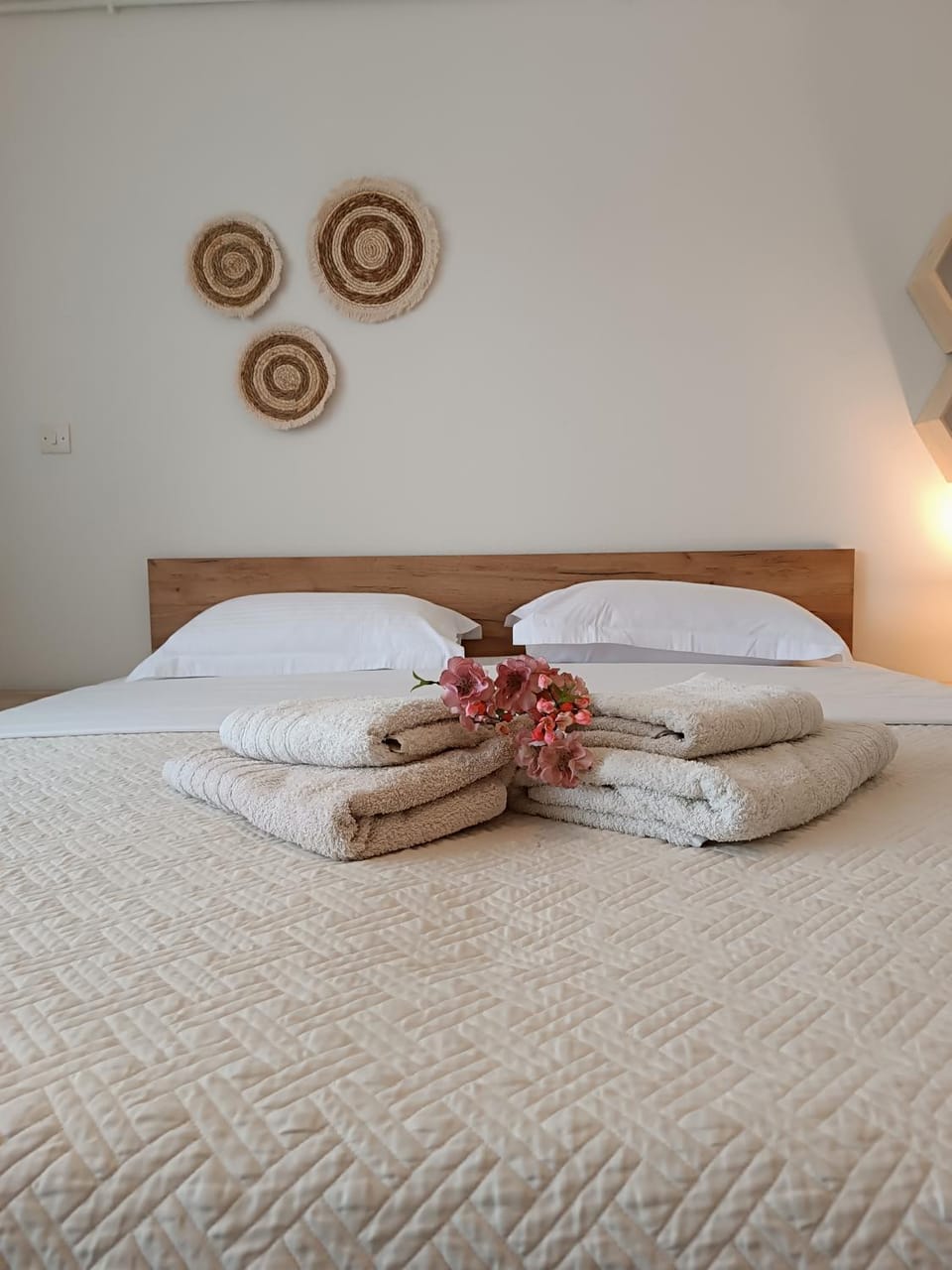 Bed, Bedroom, towels