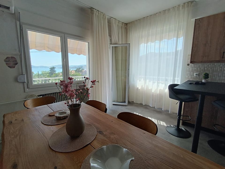 Dining area, Sea view