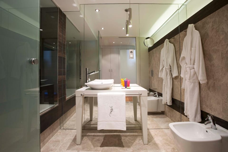 Bathroom, Decorative detail