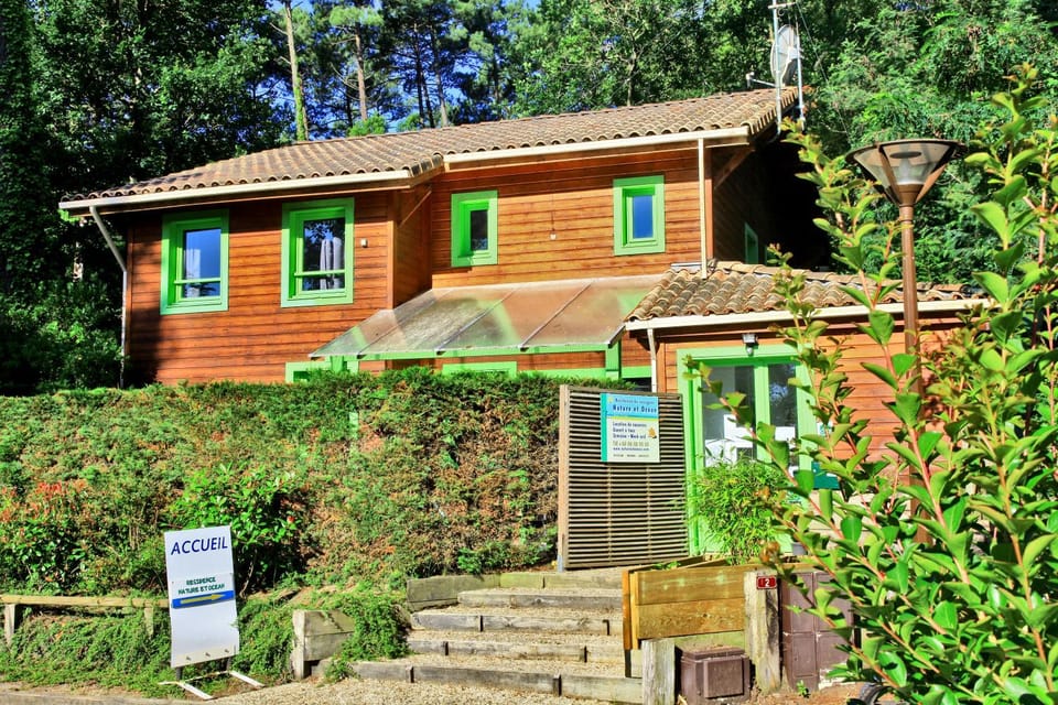 Property building, Facade/entrance, Lobby or reception