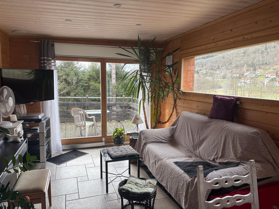 Patio, TV and multimedia, Photo of the whole room, Dining area