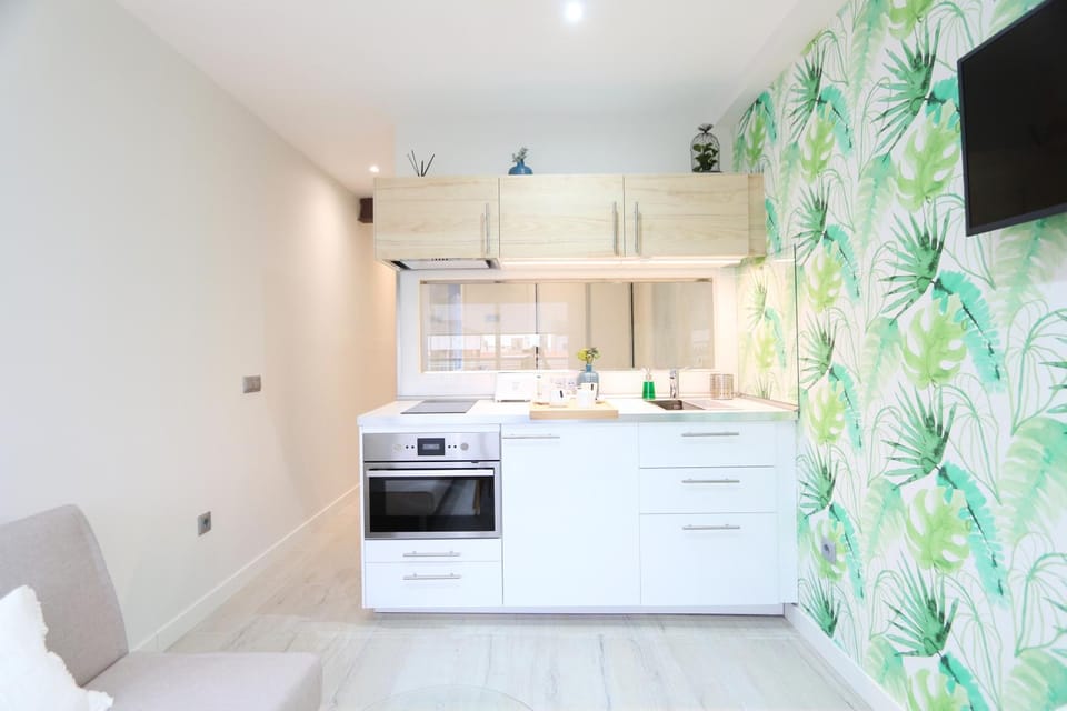 Kitchen or kitchenette, Seating area