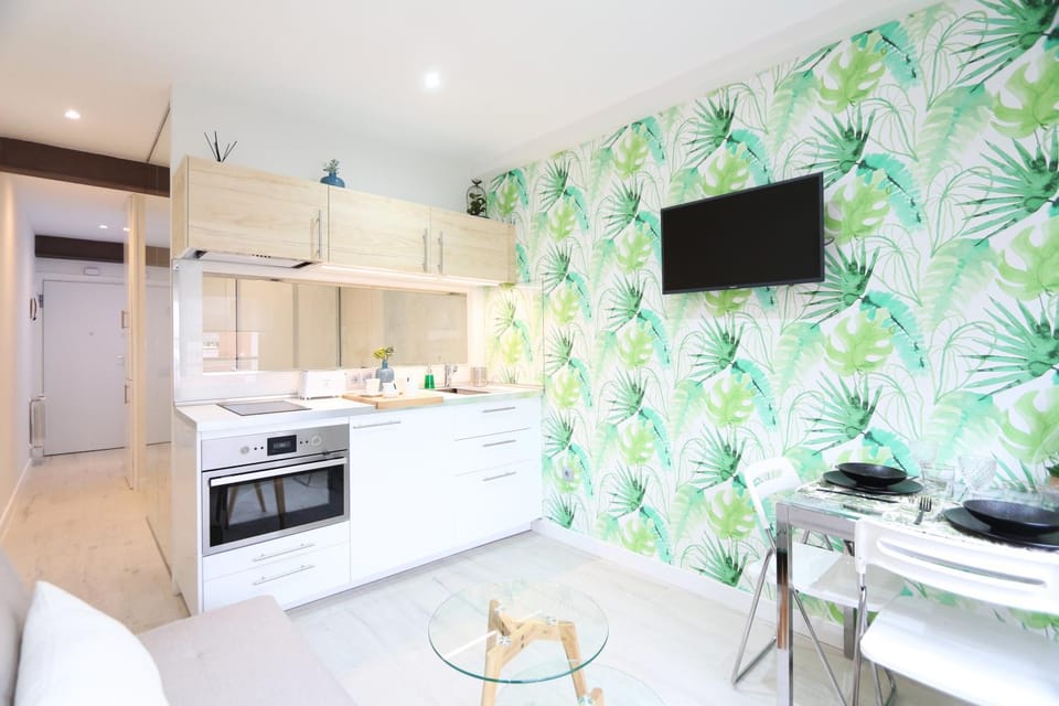 Kitchen or kitchenette, Dining area, pet friendly, stove