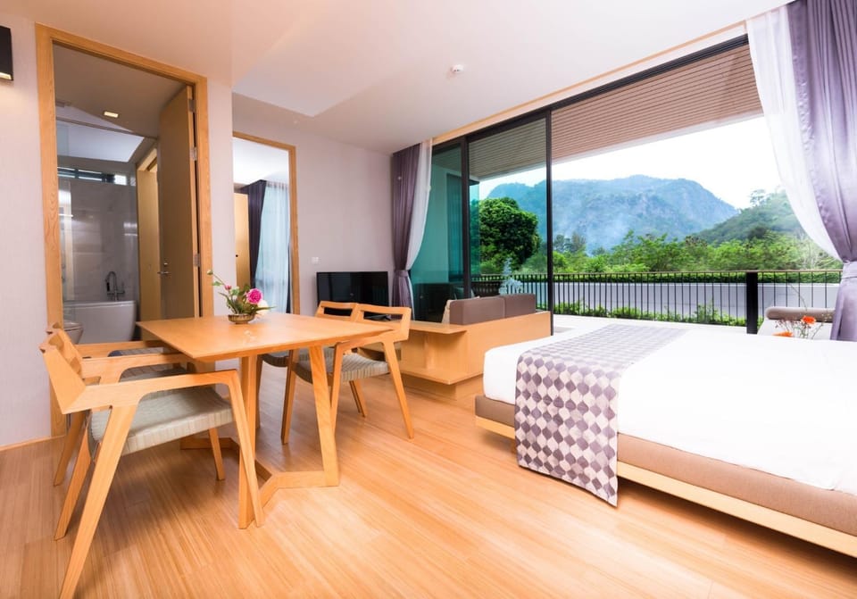 View (from property/room), Photo of the whole room, Dining area, Mountain view, Inner courtyard view