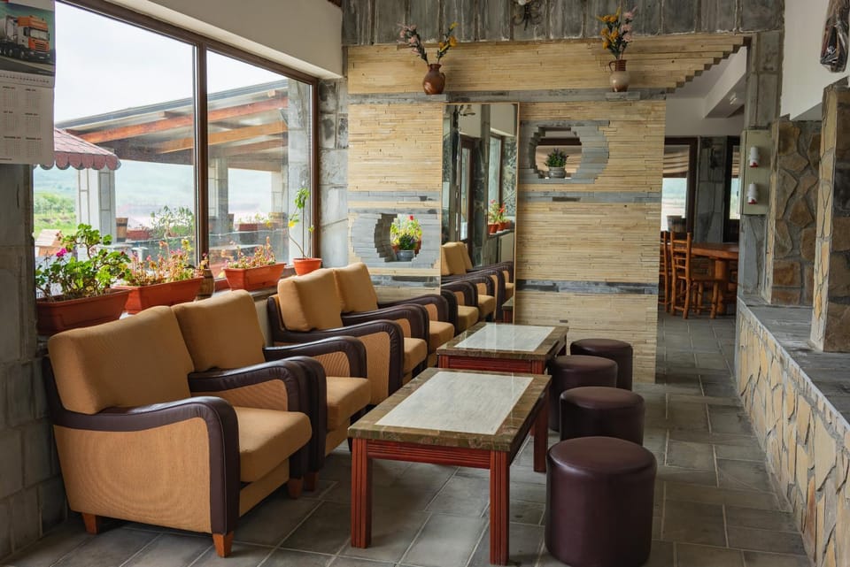 Lounge or bar, Seating area