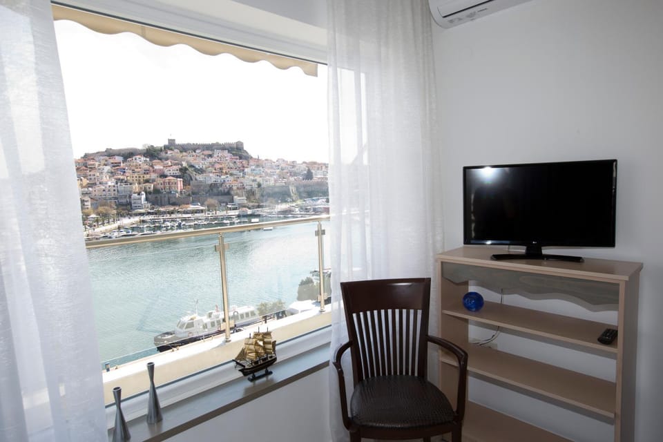 Living room, City view, Landmark view, Sea view