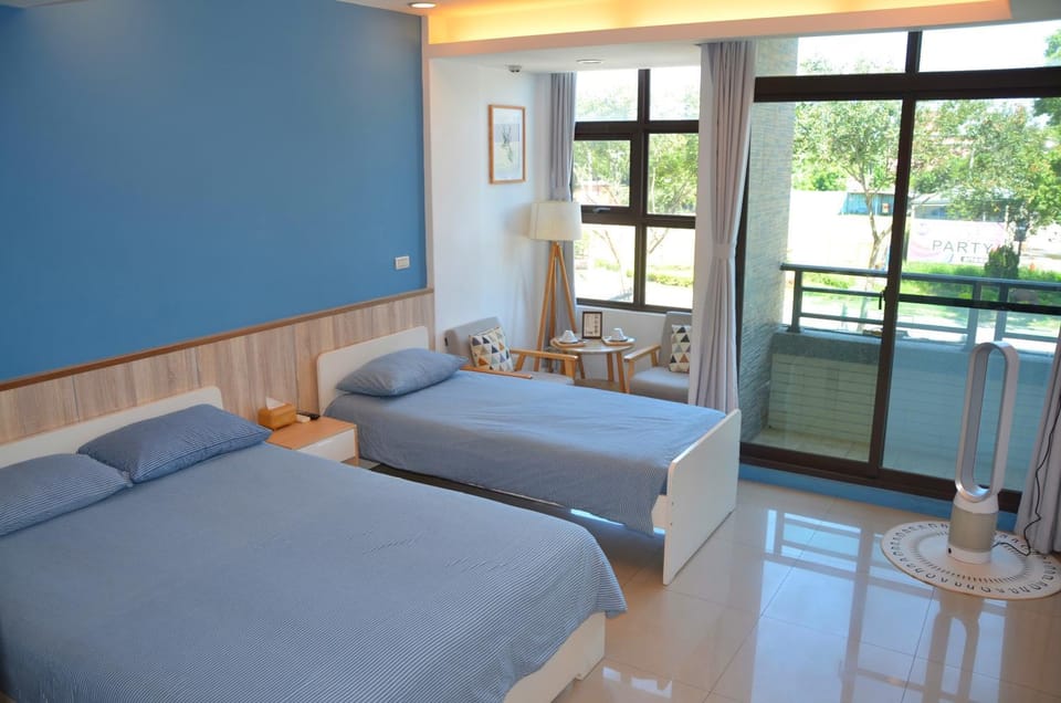 Seating area, Bedroom