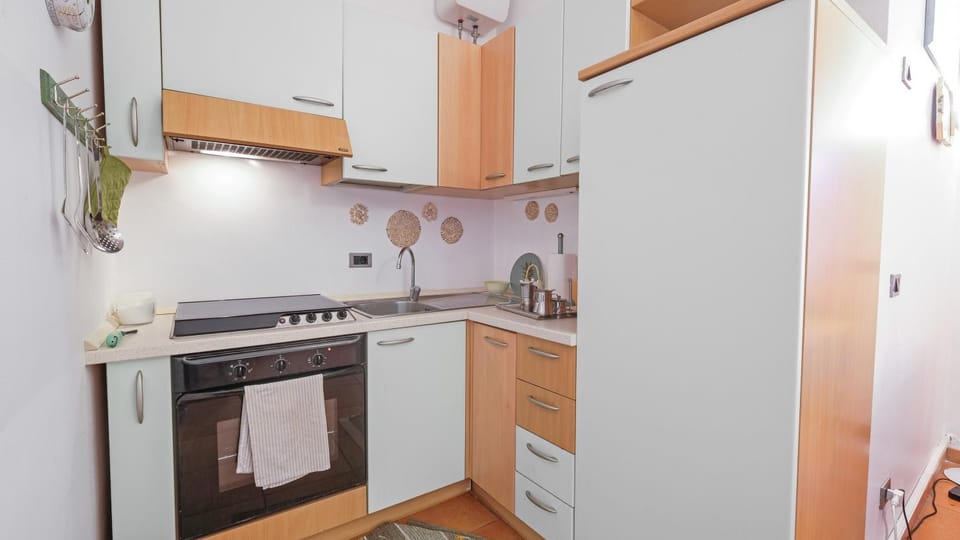 Kitchen or kitchenette, pet friendly, stove