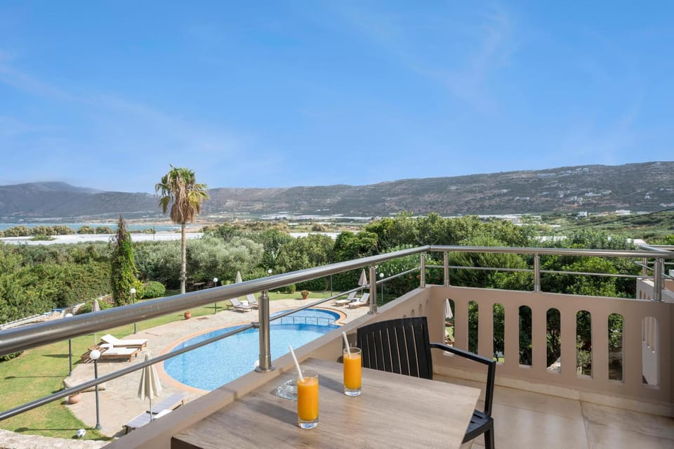 Nearby landmark, Day, Natural landscape, View (from property/room), Balcony/Terrace, Balcony/Terrace, Lake view, Mountain view, Pool view, Sea view, Swimming pool, sunbed