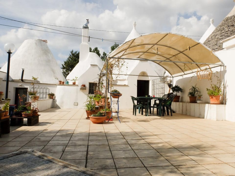Patio, Facade/entrance