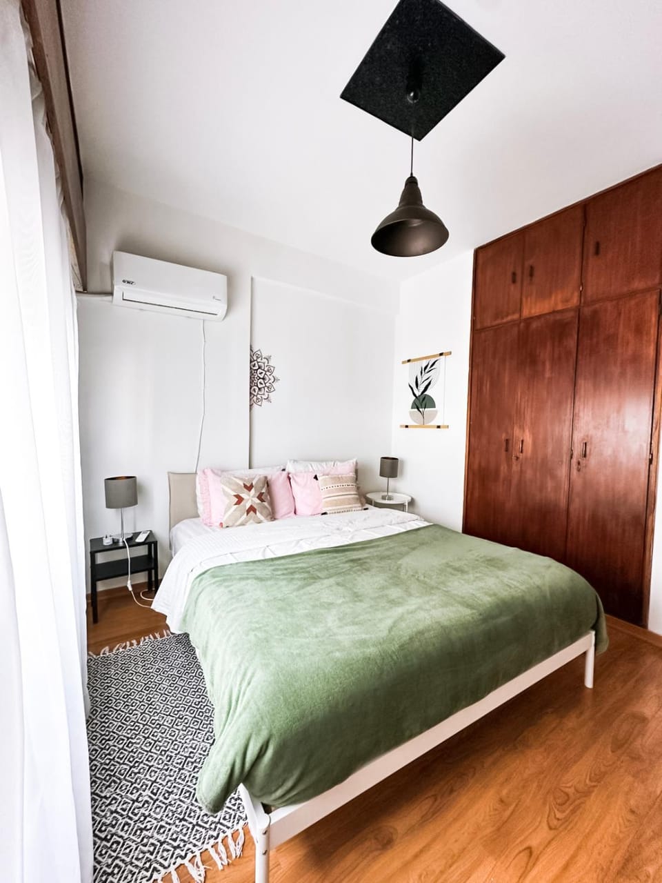 Bed, Bedroom, air conditioner