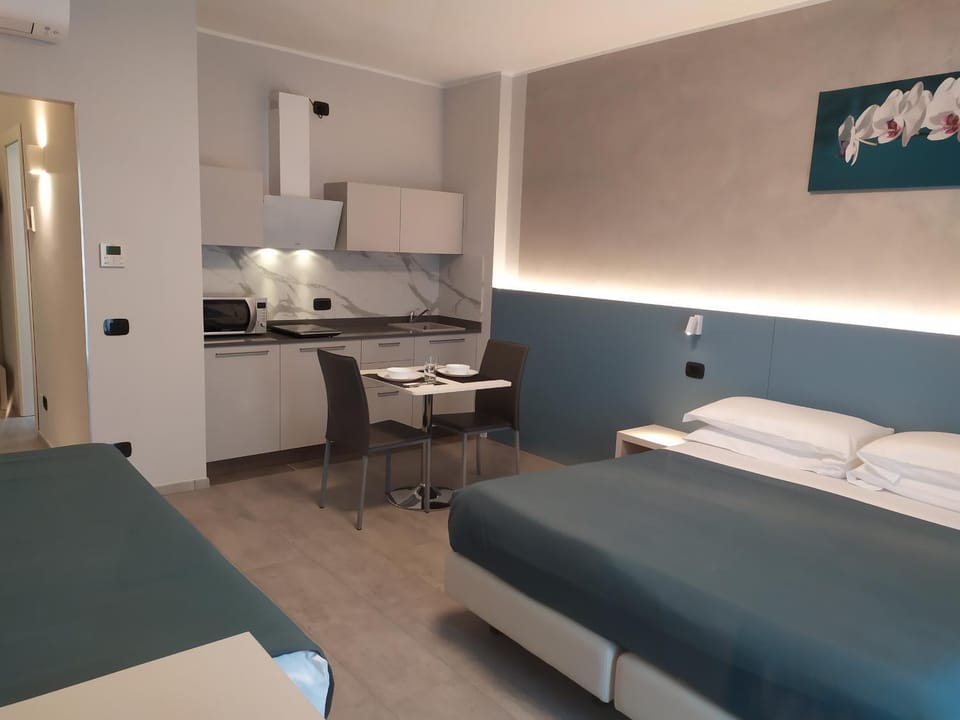 Bed, Kitchen or kitchenette, Photo of the whole room, Bedroom, minibar, stove