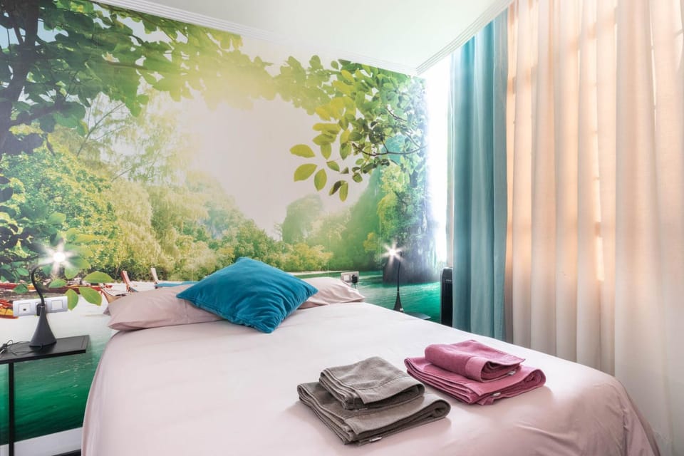 Bed, Decorative detail, Decorative detail, Bedroom, towels