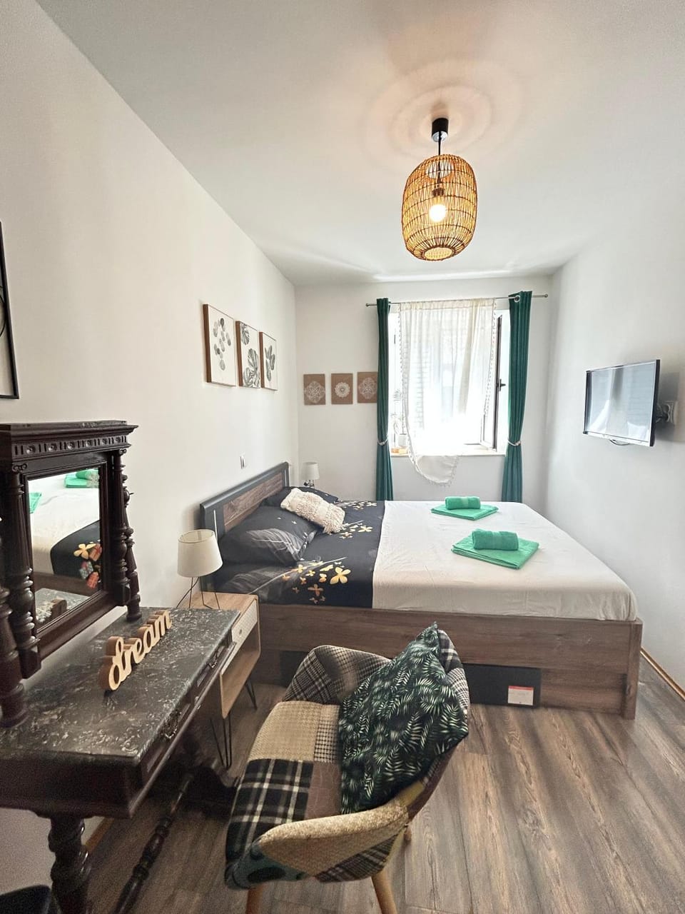 Bed, Bedroom