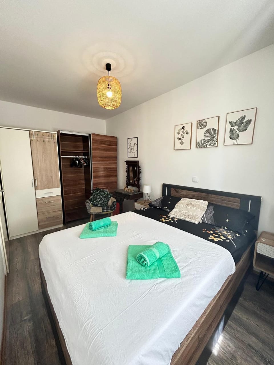 Bed, Bedroom, towels, wardrobe