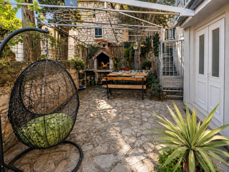 Old Town Sole Mediterranean Garden Apartment in Split