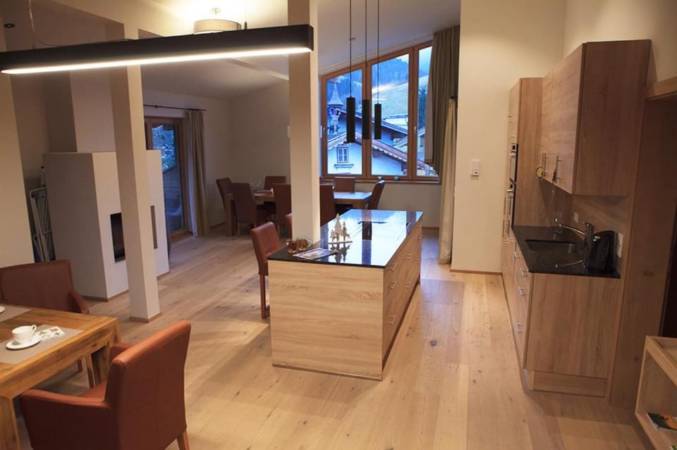 Communal lounge/ TV room, TV and multimedia, Living room, Seating area, Dining area