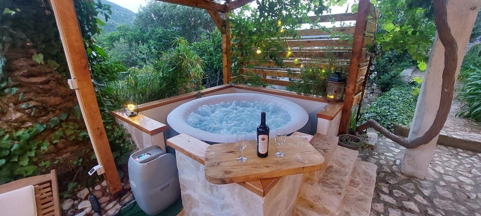 Patio, Day, Garden, Hot Tub