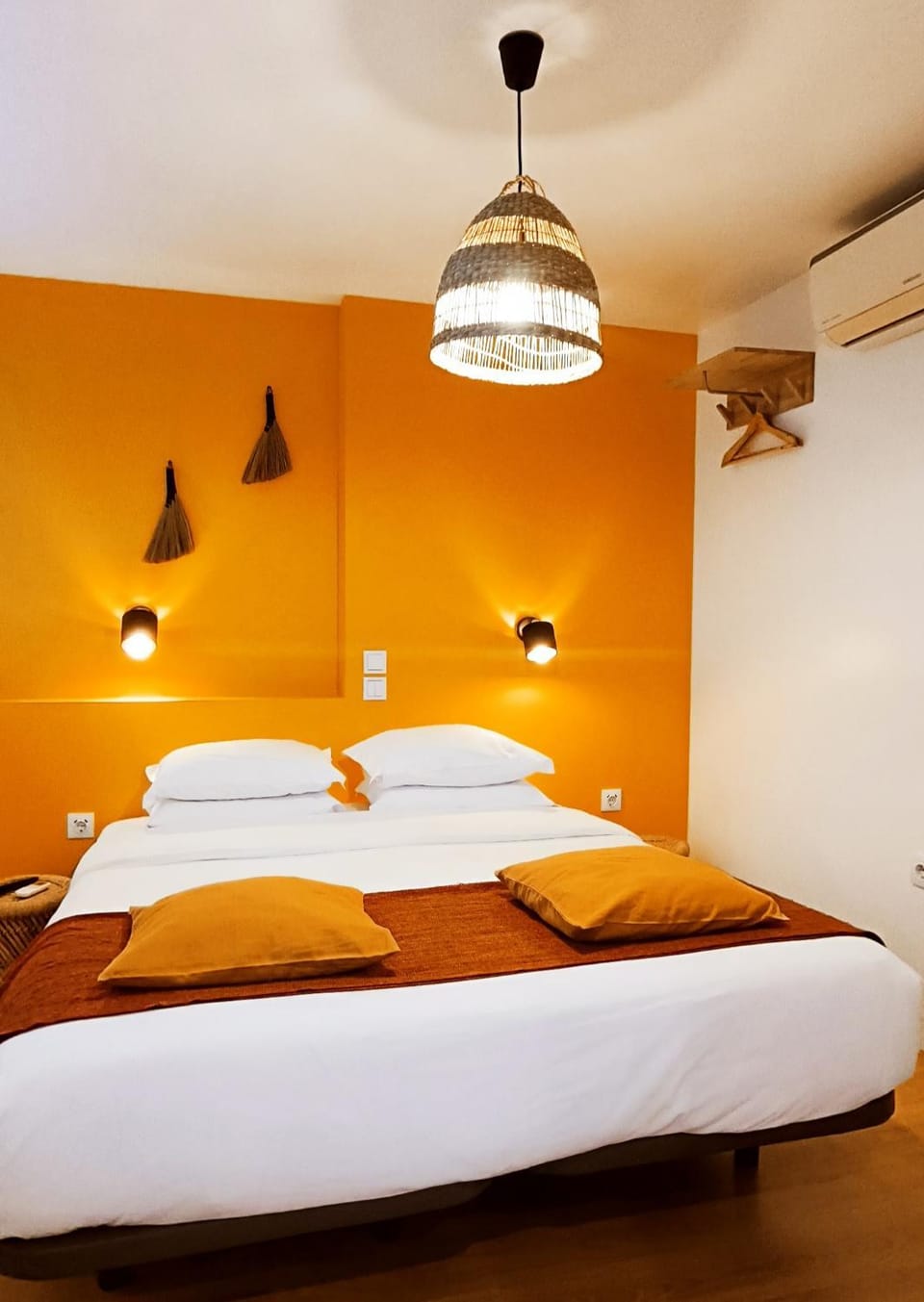 Bed, Bedroom, air conditioner