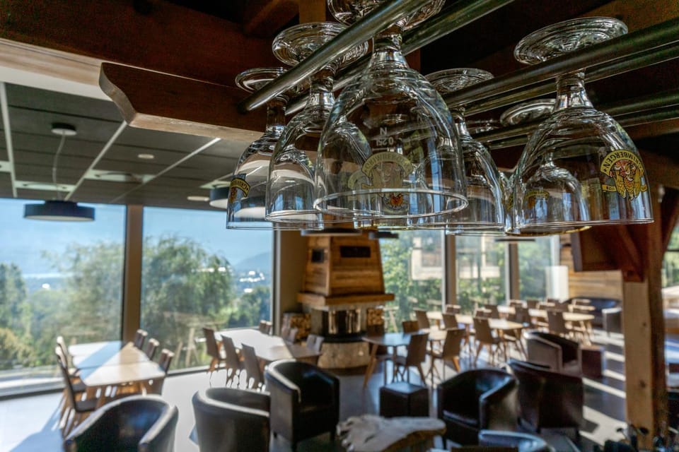 Communal lounge/ TV room, TV and multimedia, Lounge or bar, Lake view, Mountain view, Drinks, Alcoholic drinks, Non alcoholic drinks, flat iron