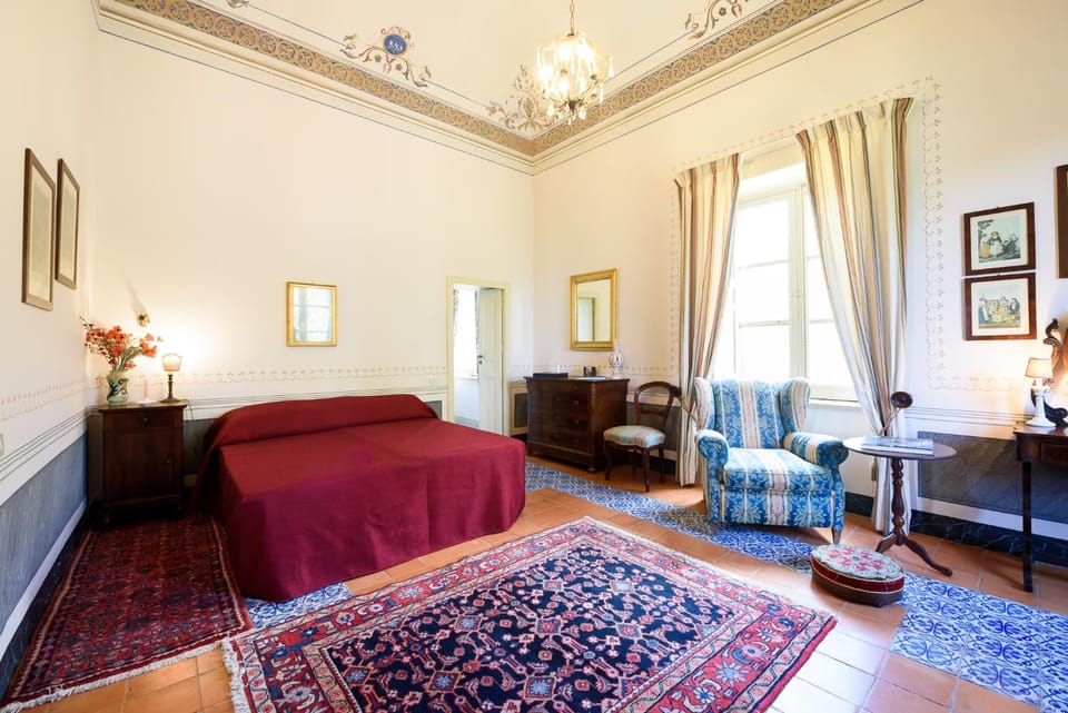 Photo of the whole room, Bedroom