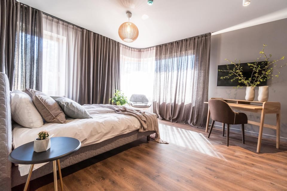 Bed, TV and multimedia, Photo of the whole room, Bedroom, Garden view