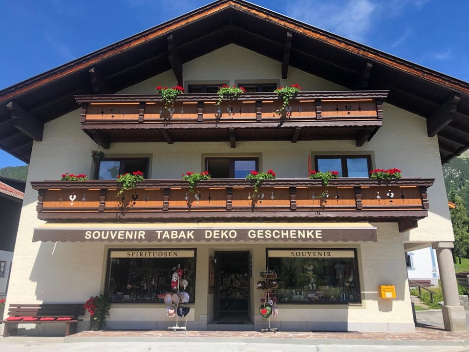 Property building, Facade/entrance, Summer