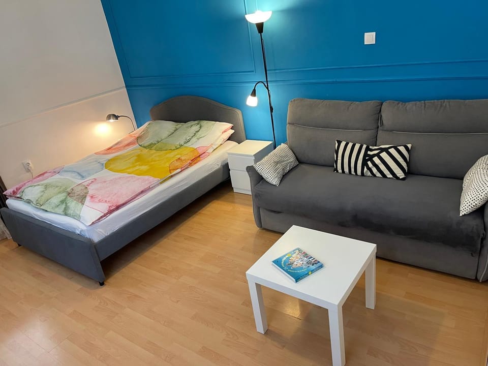 Bed, Photo of the whole room, Seating area, Bedroom