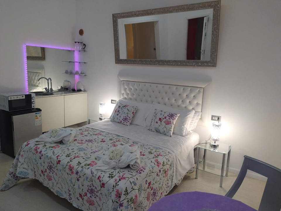 Hot Tub, Bedroom