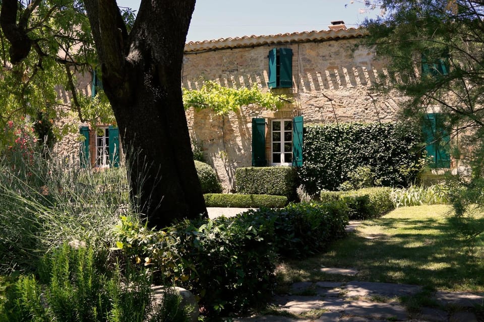 Property building, Facade/entrance, Garden, Garden view