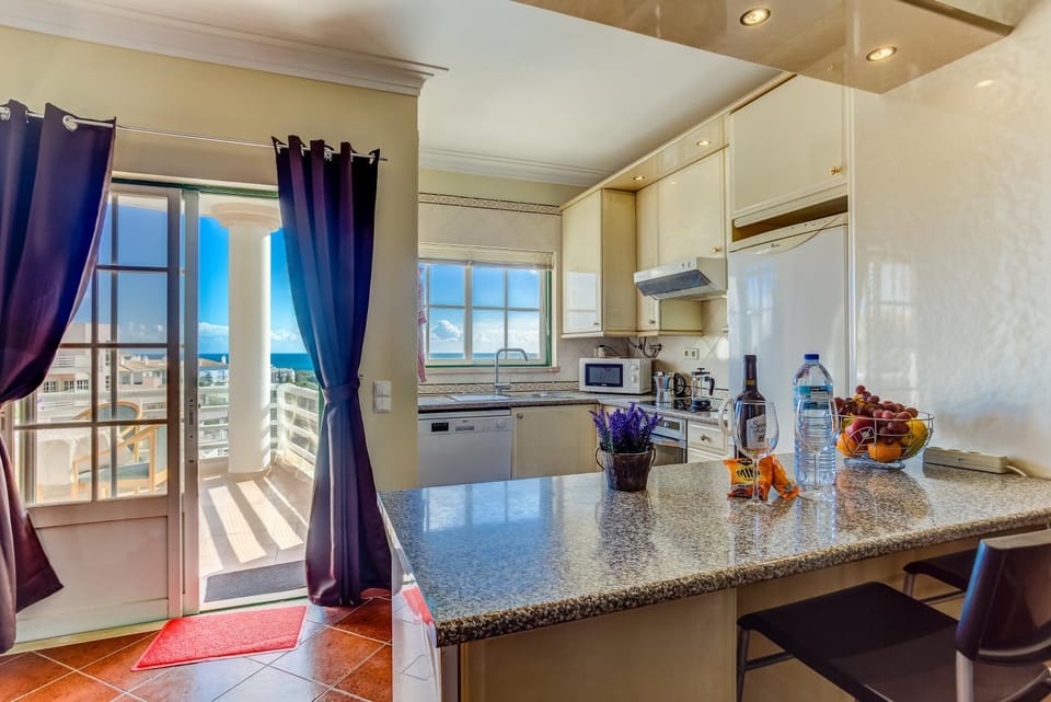 Day, Kitchen or kitchenette, Photo of the whole room, Dining area, On site