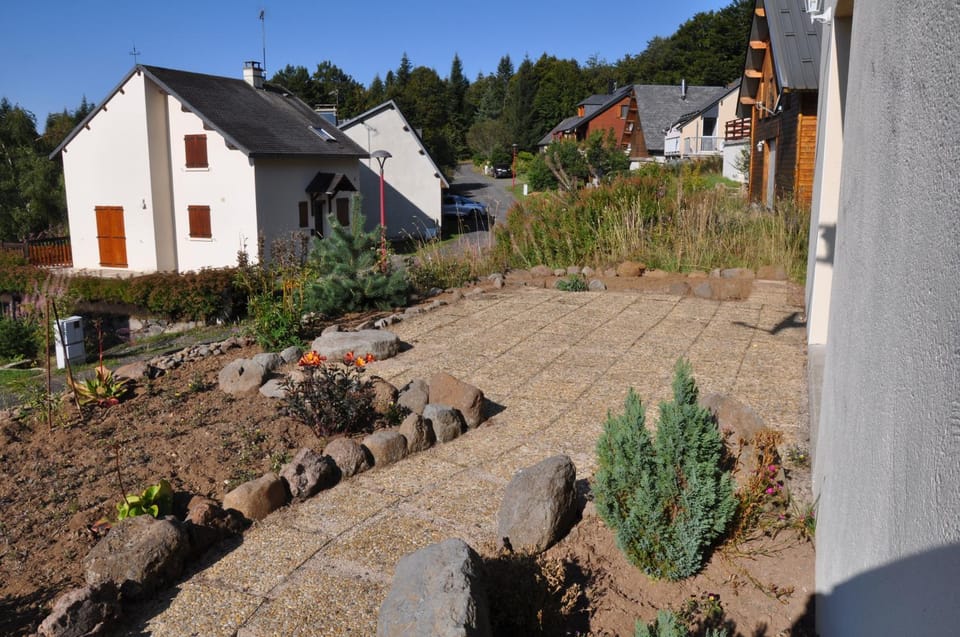 Neighbourhood, Garden