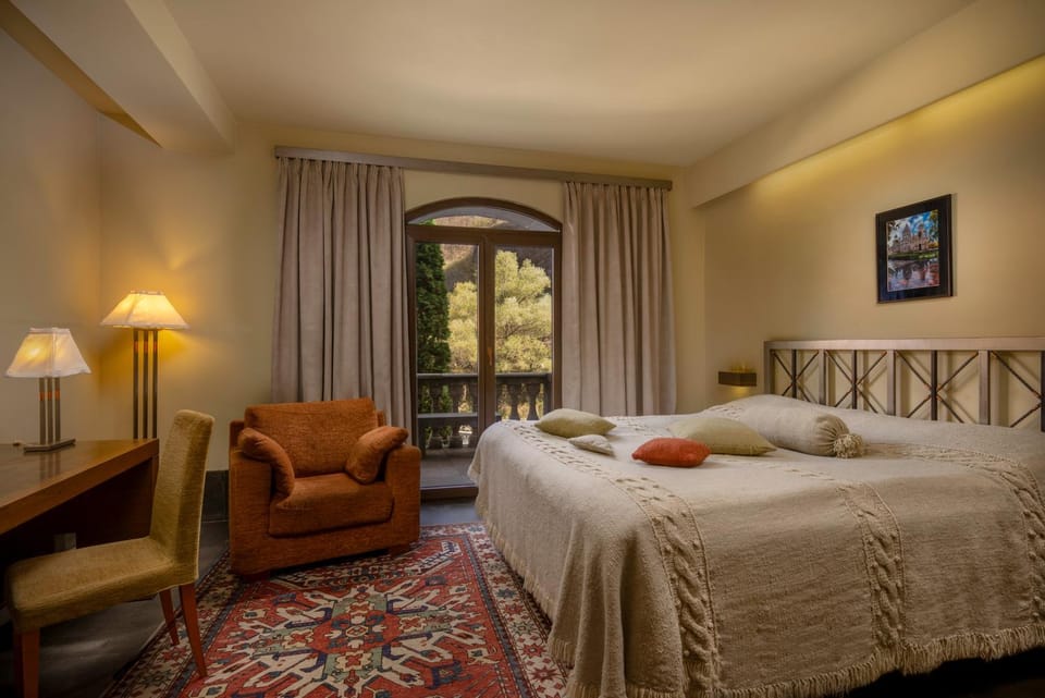 Bed, Photo of the whole room, Seating area, Bedroom