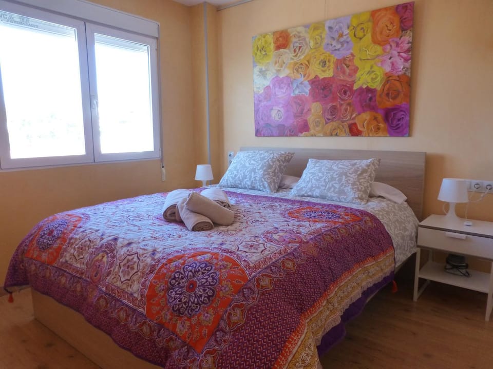 Photo of the whole room, Bedroom