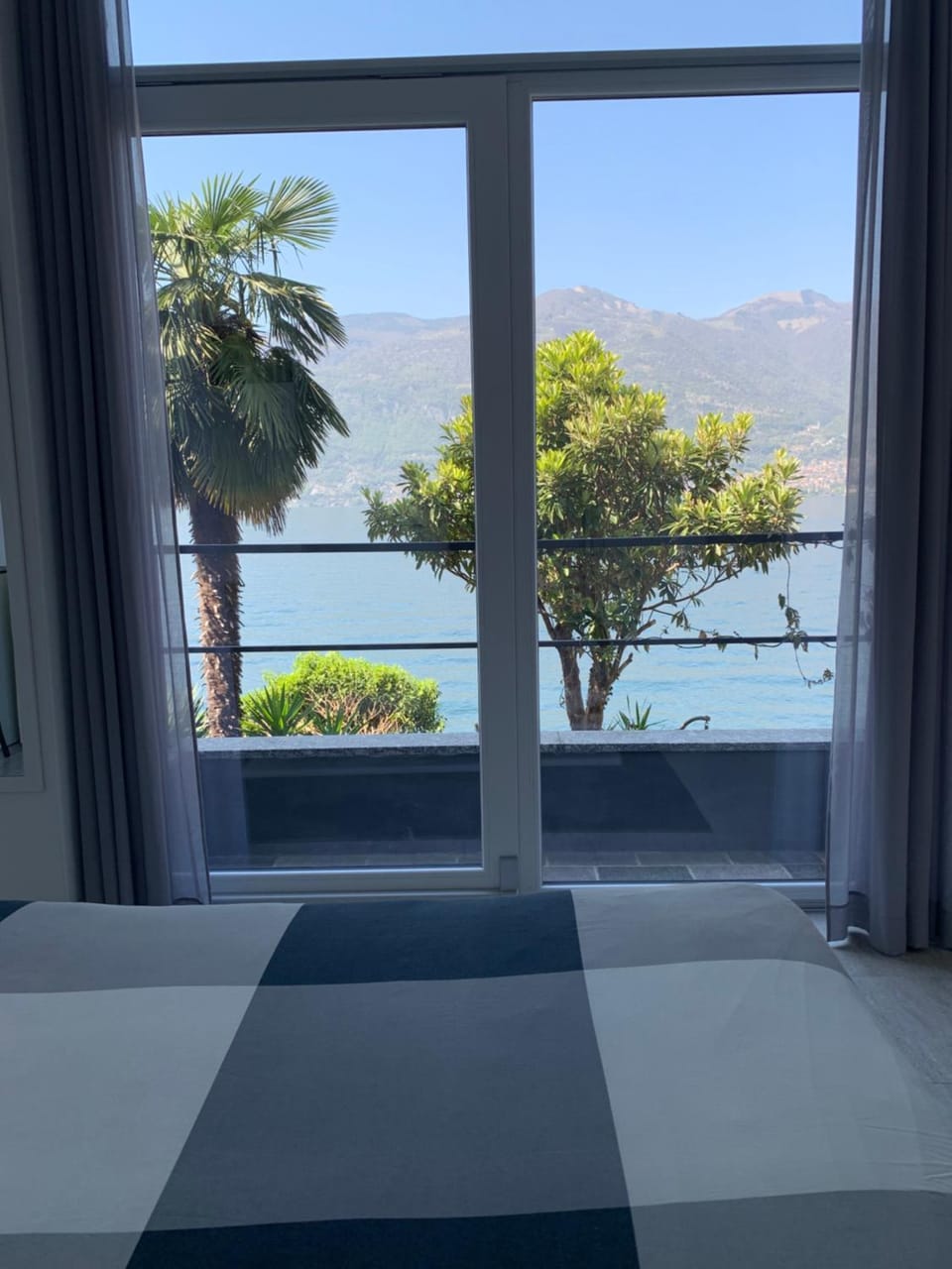 View (from property/room), Balcony/Terrace, Lake view