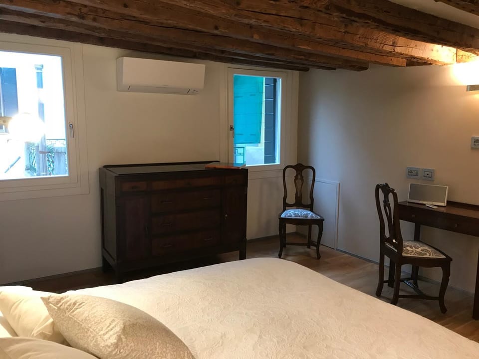 Bed, Other, Photo of the whole room, Decorative detail