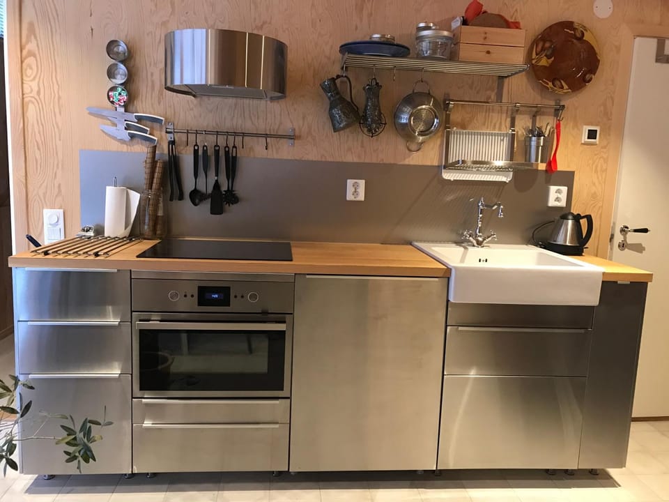 Coffee/tea facilities, Kitchen or kitchenette, oven, stove, toaster