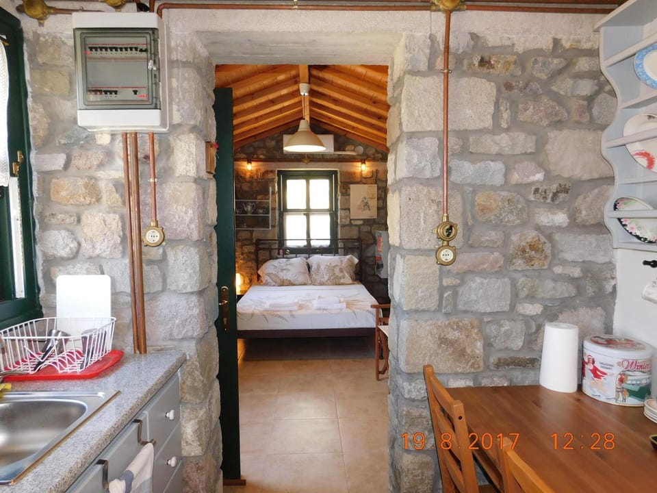 Stone cottage for couple House in Decentralized Administration of the Aegean